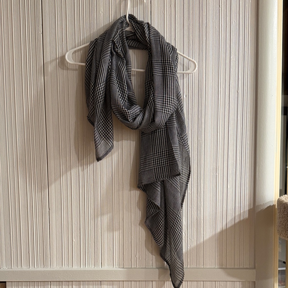 Black and White Checkered Scarf